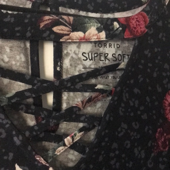 Torrid Peplum Floral High Low Super Soft Knit Tunic Top - Picture 3 of 9